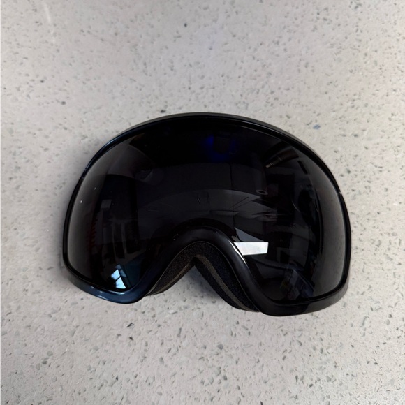 Sleek Black Ski Goggles - Picture 2 of 5